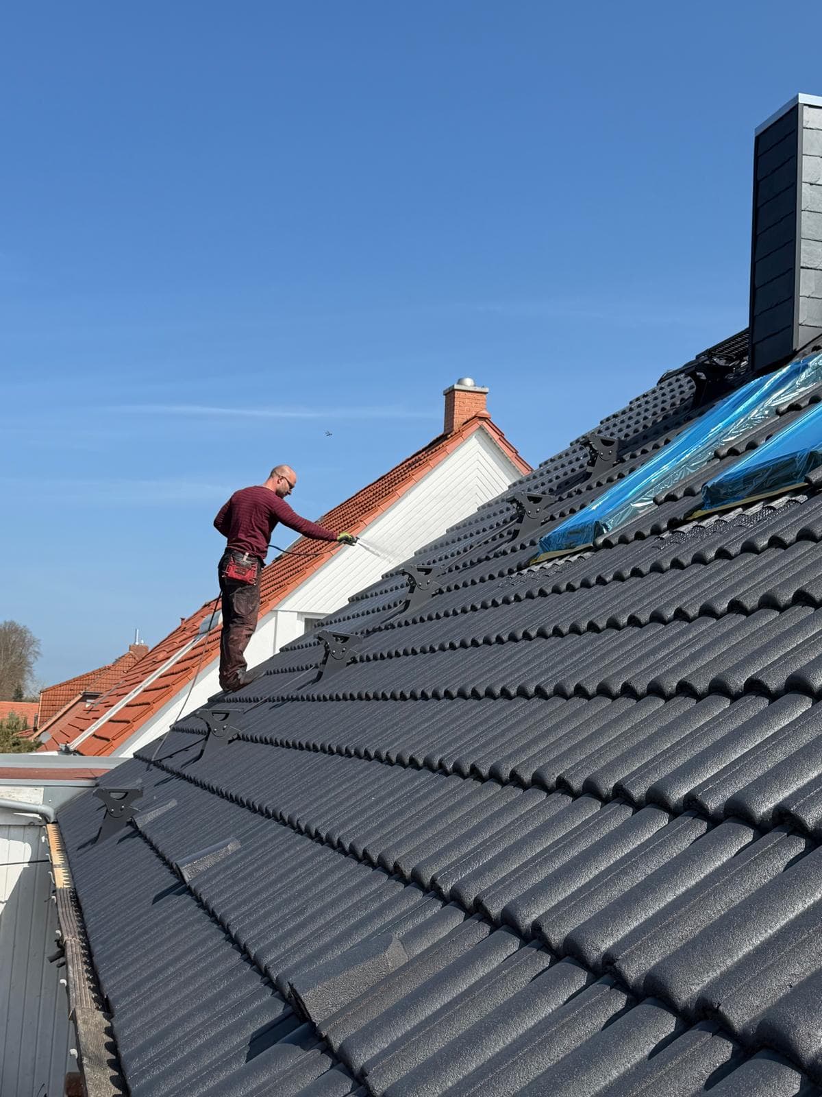 Dachbeschichtung Anthrazit – In Arbeit