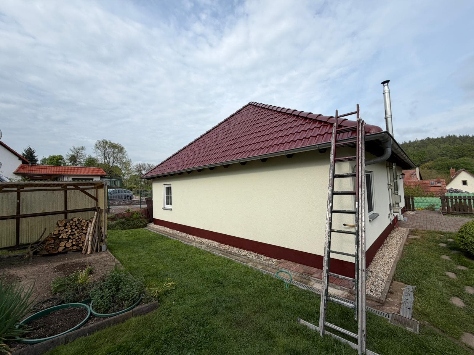 Dachbeschichtung Bungalow Rot