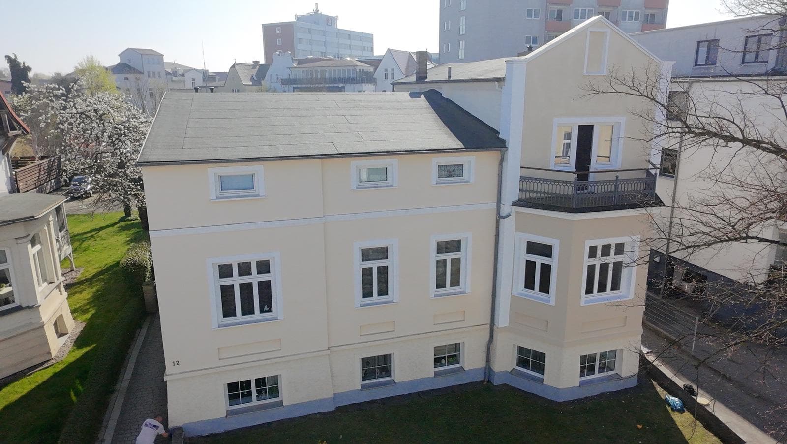 Fassadenbeschichtung Altbau Beige – Drohne