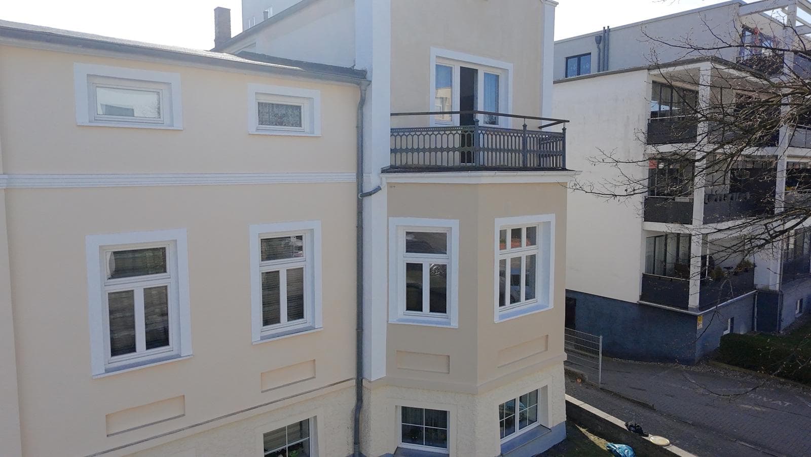 Fassadenbeschichtung Villa Beige – Drohne