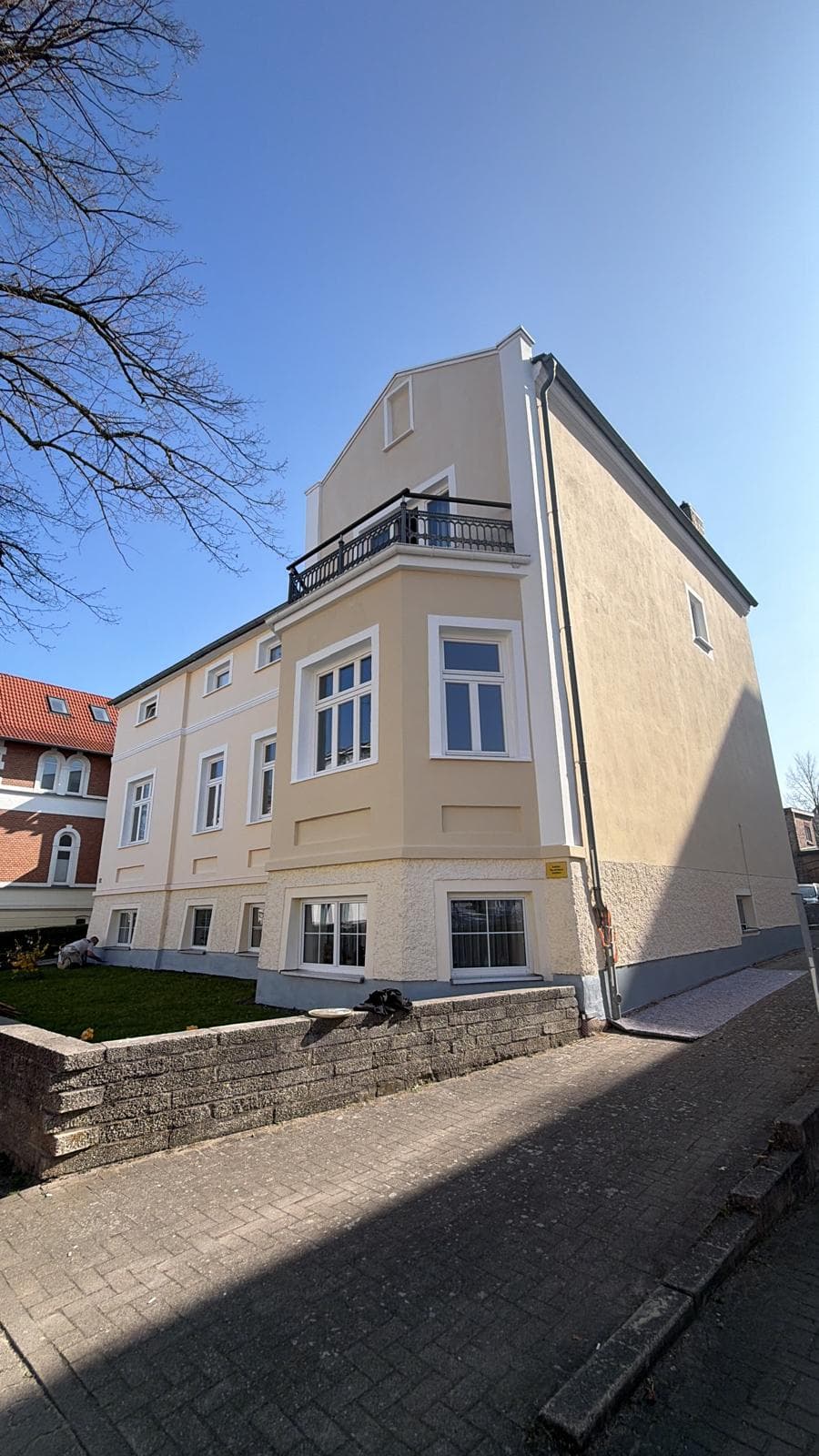 Fassadenbeschichtung Villa Beige – Front
